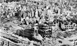 Dresden februar 1945. (Kilde: warpictures.org.uk)
